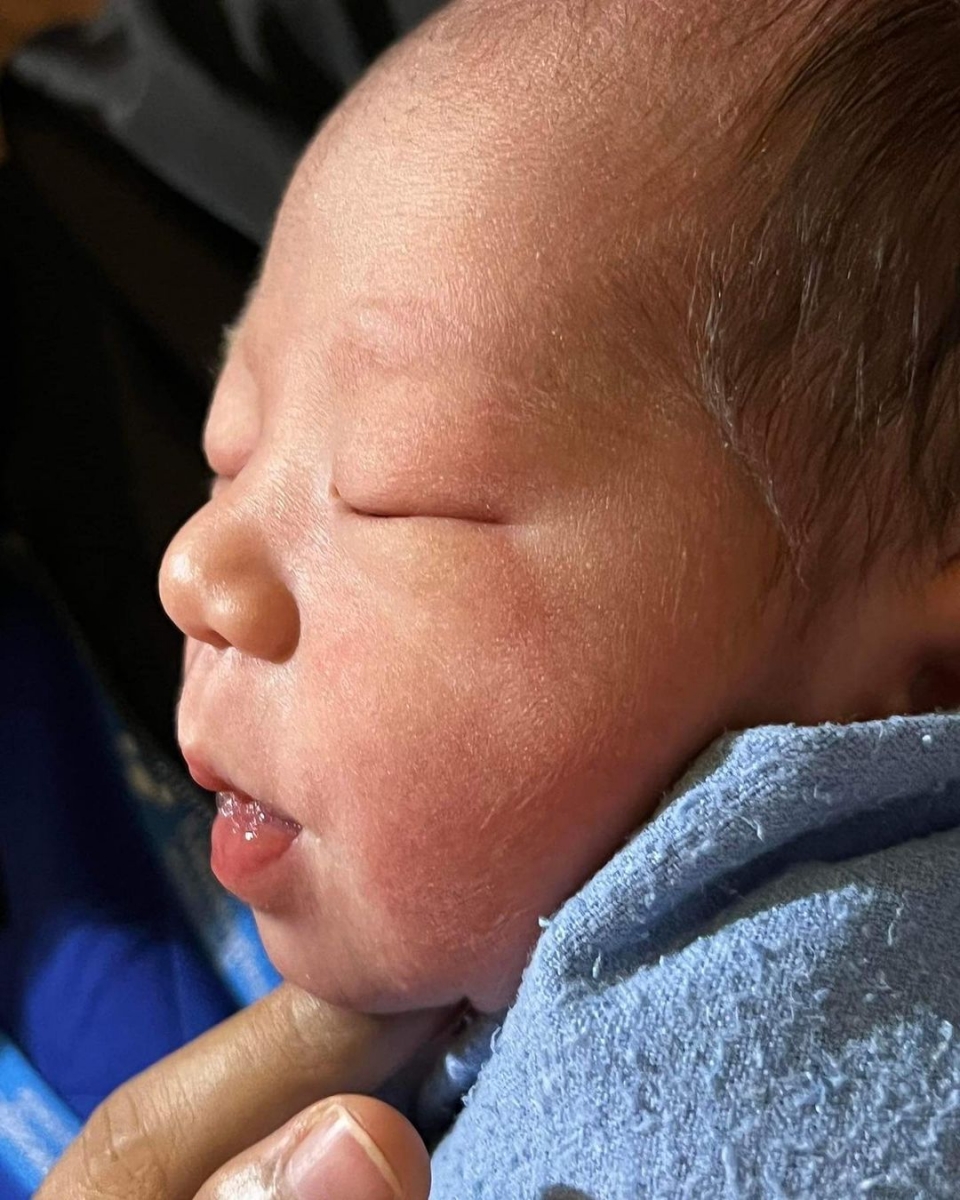 再次恭喜这对年轻的网红夫妇终于迎来爱的结晶