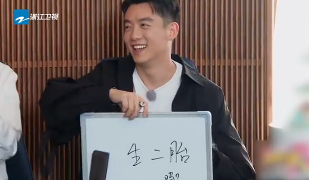 在节目中两人被问及最大的愿望时，都不约而同的写出三个字「生二胎」、「生老二」