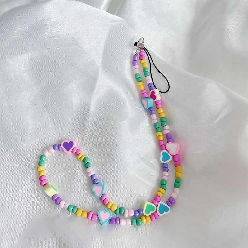 彩色爱心挂绳简约又不失特色,属于比较迷你的串珠看起来更可爱了~