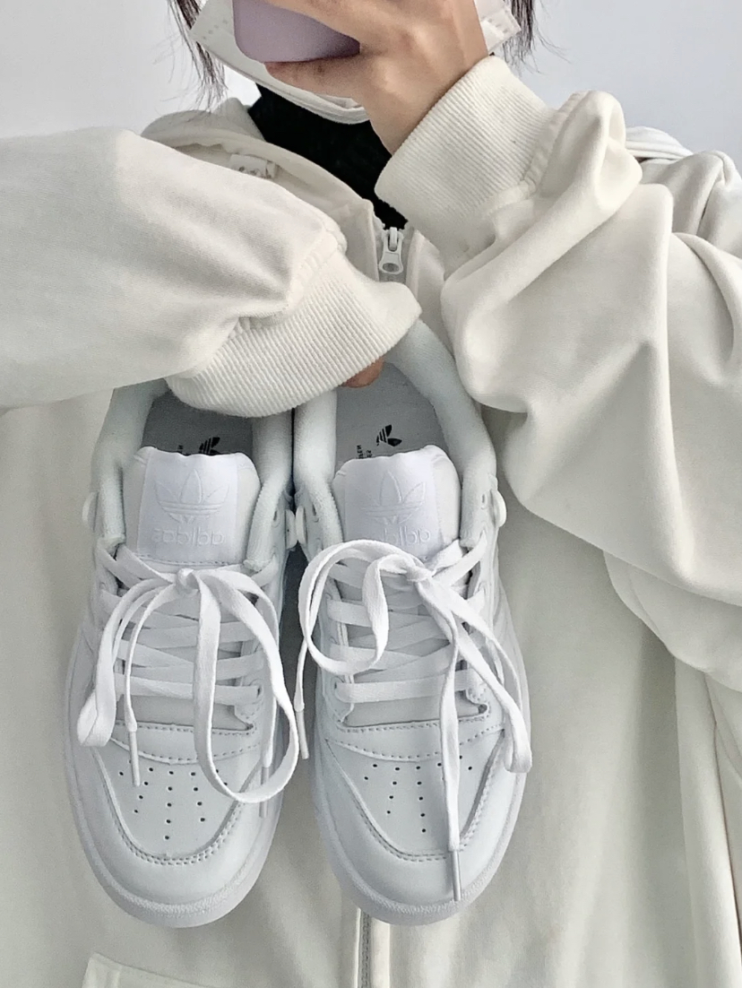 鞋垫厚厚的穿起来超级舒服,长时间在外走路都不怕会有不适感!