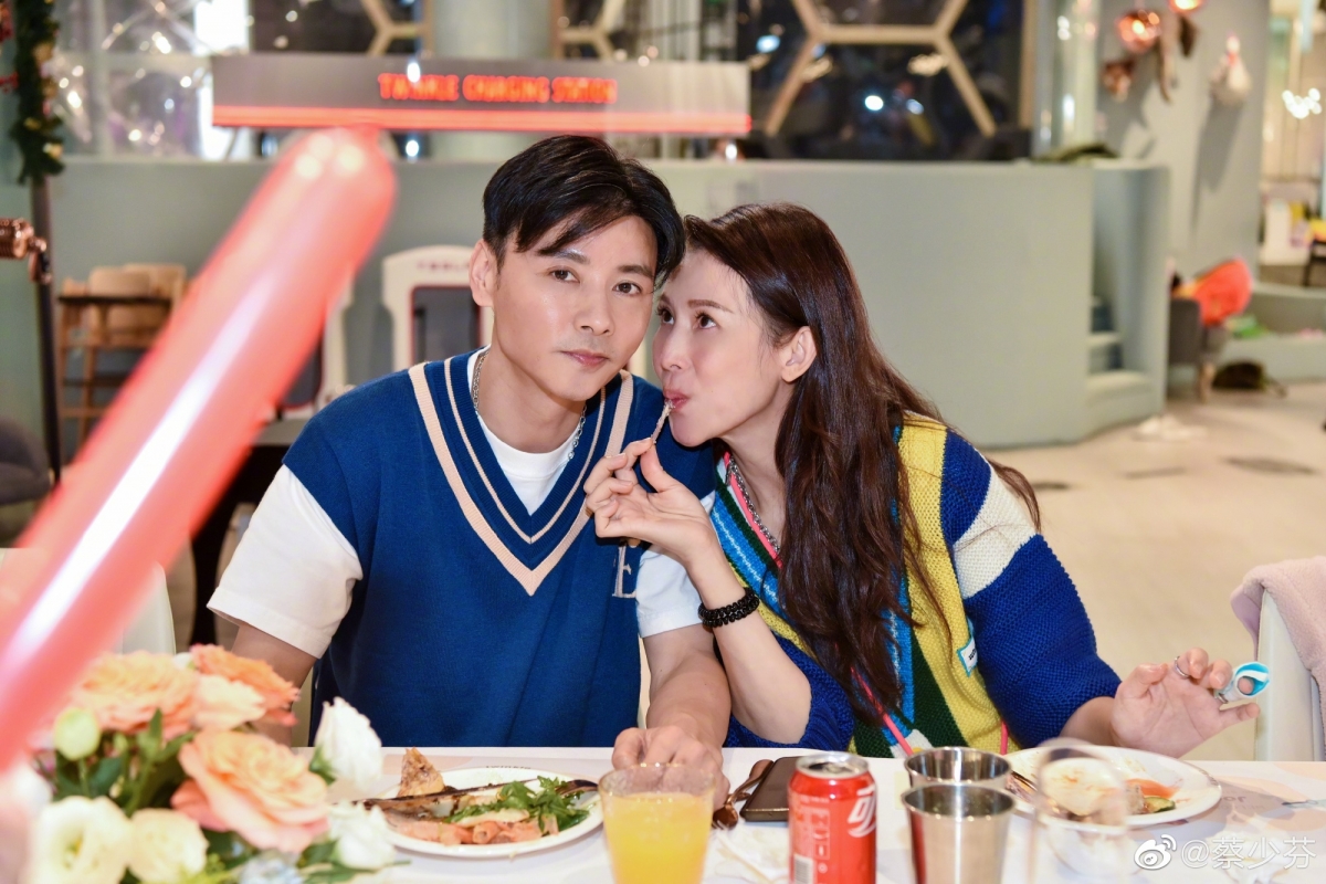 亲力亲为地照顾 3 个孩子 10 年没有睡过好觉了