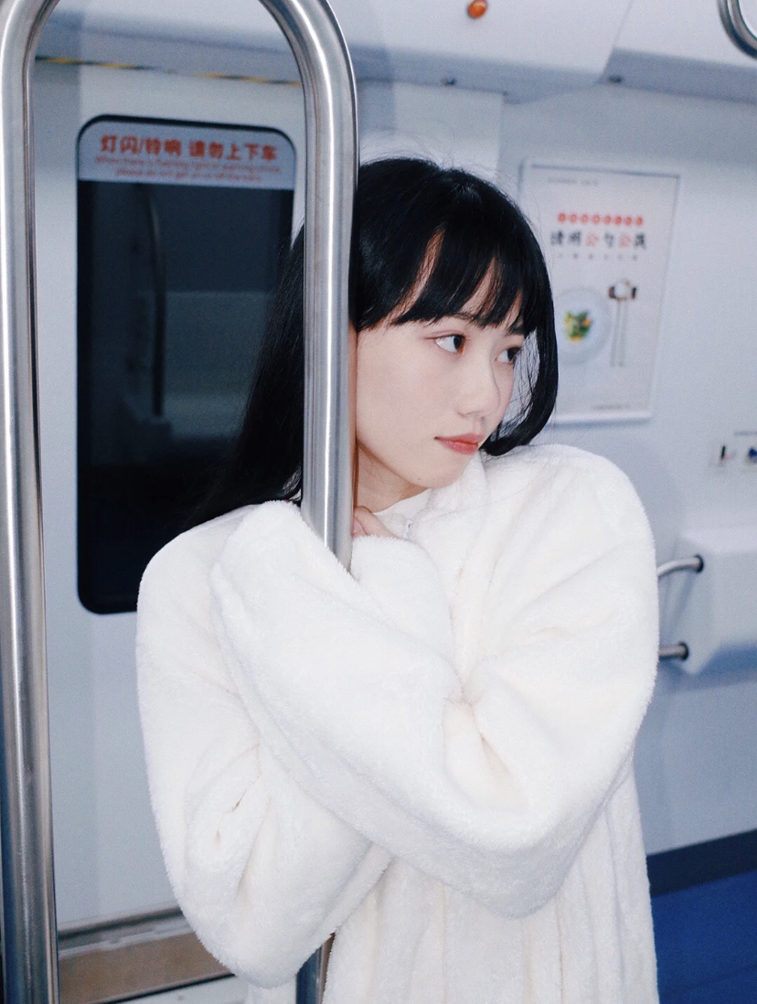 想要拥有更好的效果一定要开闪光灯拍,拍人像时皮肤白白嫩嫩的,像是磨皮了了一样!