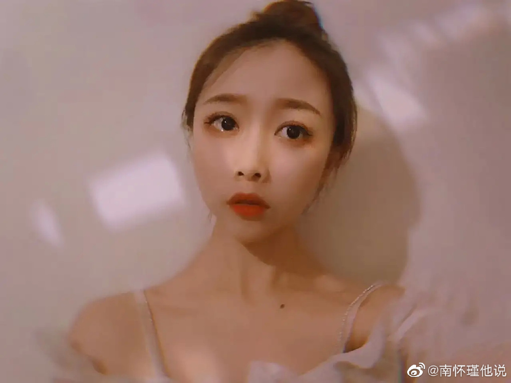 乔燕是一个美丽的四川女孩,精致的五官,飘逸长发,颜值让每个女孩都称羡