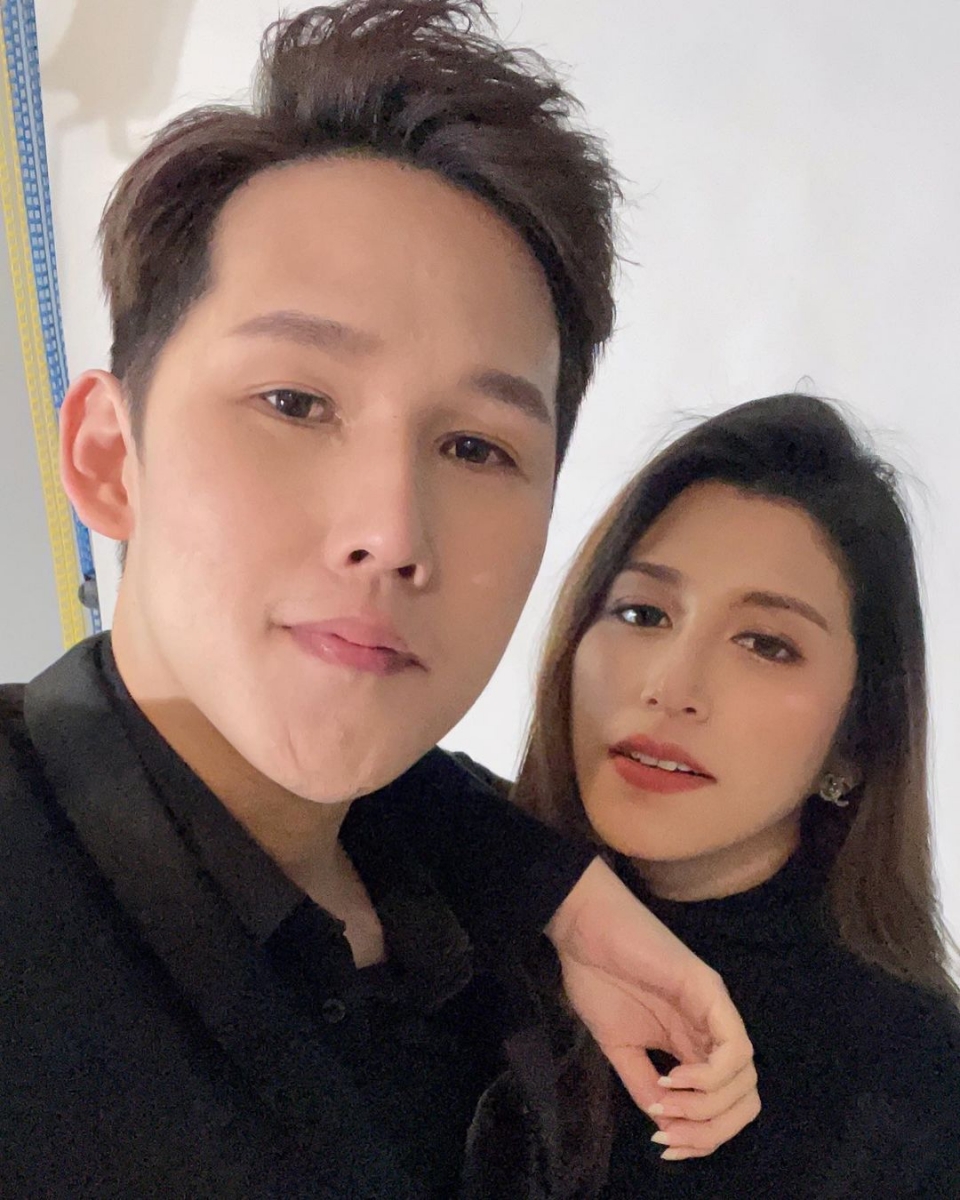 在场的嘉宾听了顿时激动不已,这波狗粮也撒得太猝不及防了