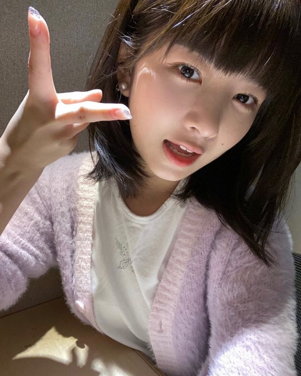 韩国爱豆拍照都在比的「Gyaru Peace」含义，别只会比手指爱心和普通的剪刀手～