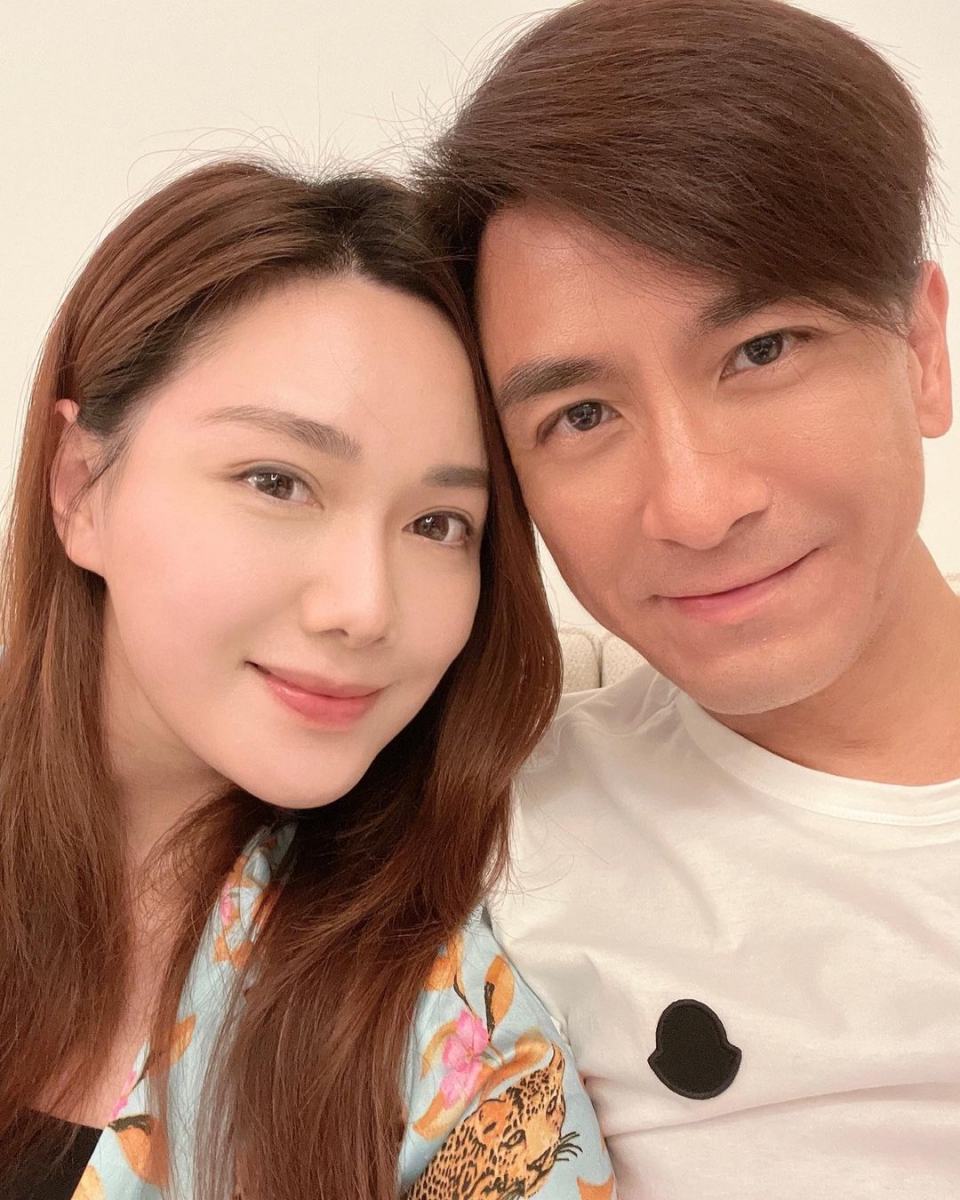 没想到看见男友的这番留言,汤洛雯竟然“不买账”,回复道「你可不可以先戴回口罩呀,先生」。