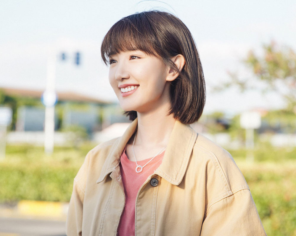 比如毛晓彤,在屏幕前一直都带给观众可爱甜美的形象。