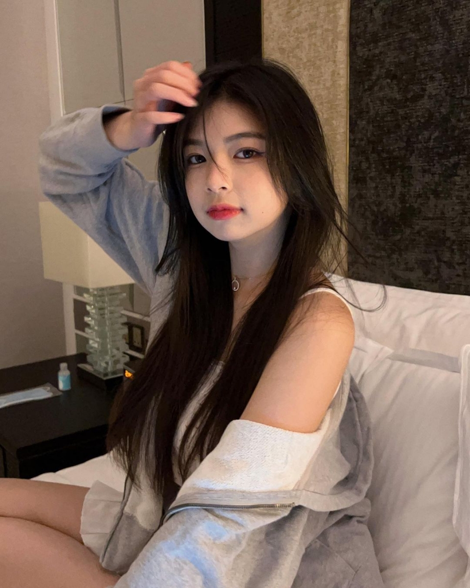 听讲你对人家没有礼貌~摆黑脸还有红了以后都不理以前的朋友