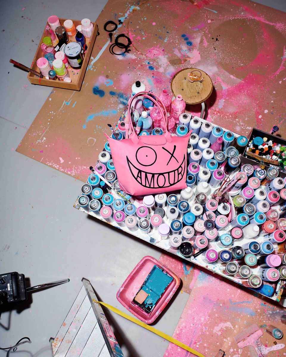 经典单肩包设计，略长的肩带背在肩上时髦感爆表！