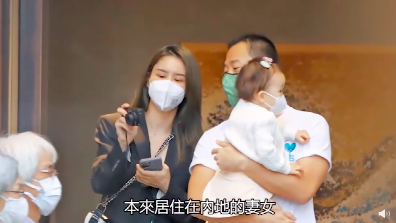 虽然外貌从未曝光，但被网友发现她的精灵模样神似爸爸