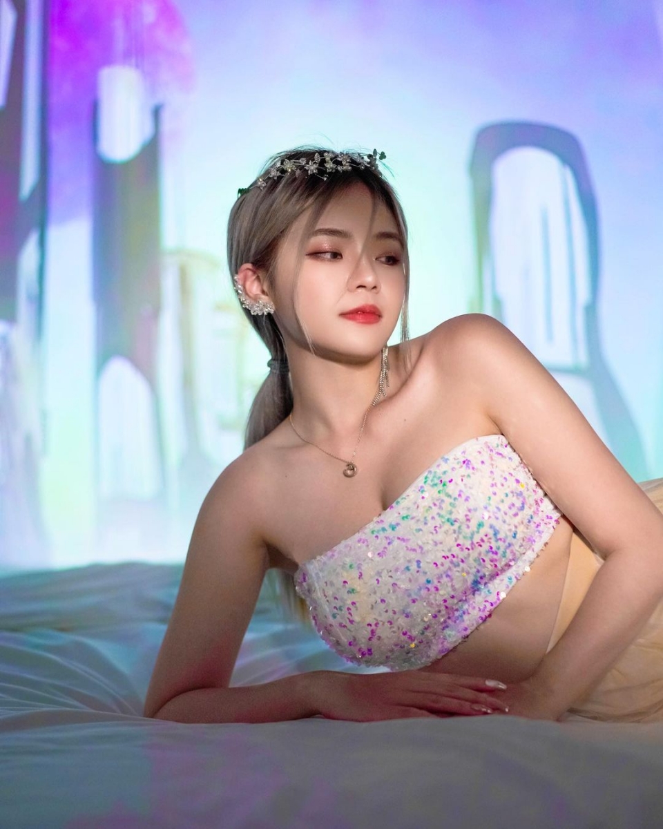 「现在怎么可以那么宅 交友圈也变小了很多，我知道我还是喜欢社交的」