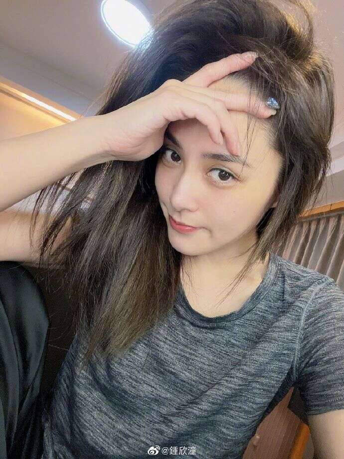 因此消息曝光后,谢娜这句话让不少网友替阿娇打抱不平。