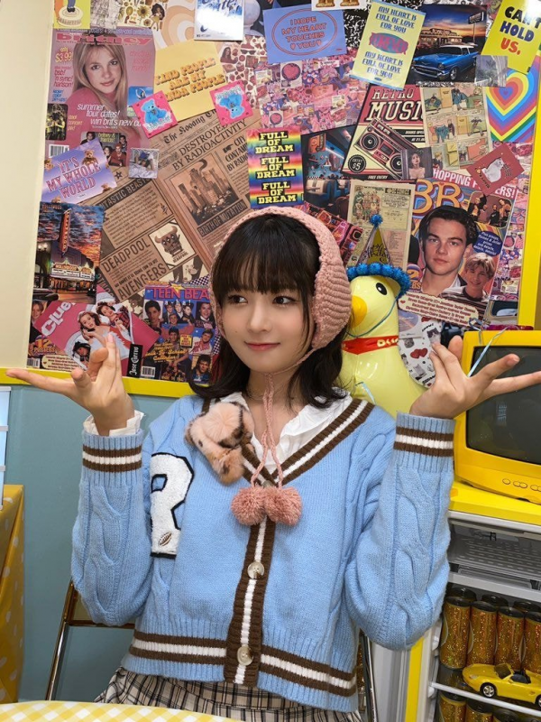 经常拍照不知道该摆什么pose的集美们，赶快学起来这个最新的手势吧！