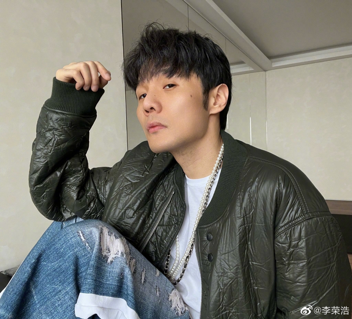 传闻指出李荣浩出轨吉克隽逸