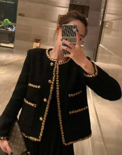 黑色金镶边