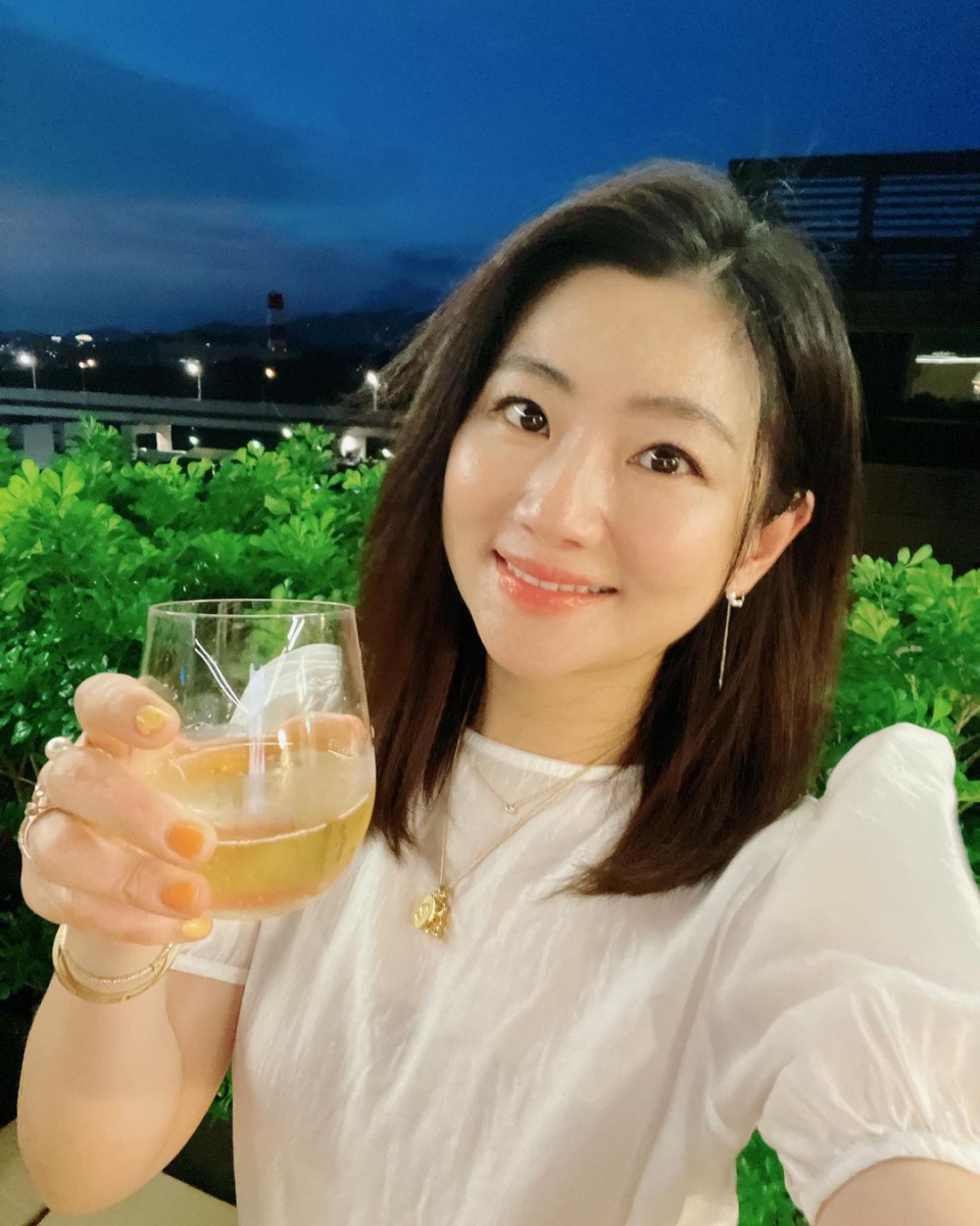 谈起当年因为拍戏受伤造成的“火吻”,Selina坦言现在对于伤痕已经可以大方接受,认为是自己的一部分。