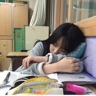 但相比选择熬夜其实可以尝试早起,吃个早餐后再把自己熬夜时会做的事情完成,你会发现还有很多时间可以利用。