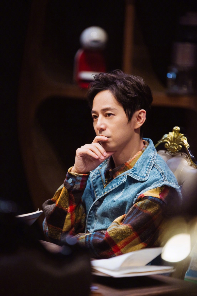 何炅曾被举报好多年没上班仍领工资