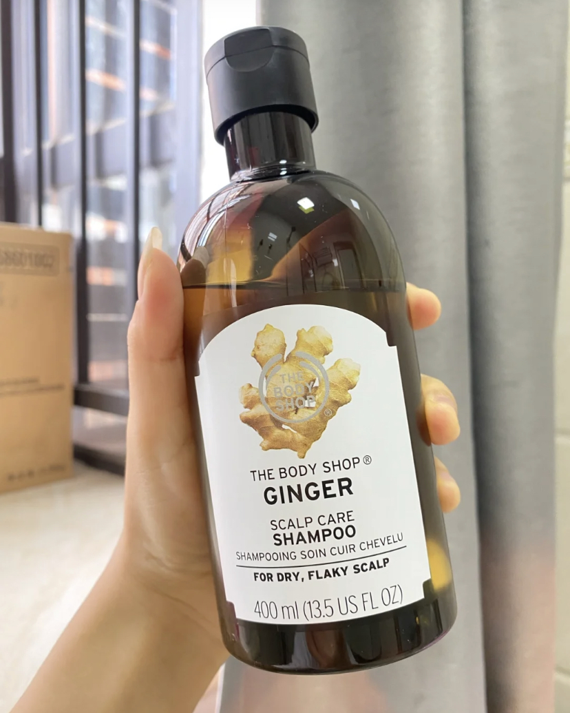 The Body Shop生姜洗发水,采用的是天然蜂蜜和生姜,非常安全的成分,主要帮助去头屑、控油以及促进头发生长。