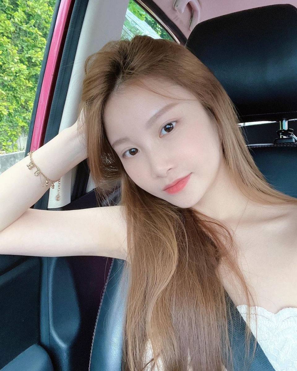 于是有网友表示「感觉美瑜针对Mona一直讲Mona」