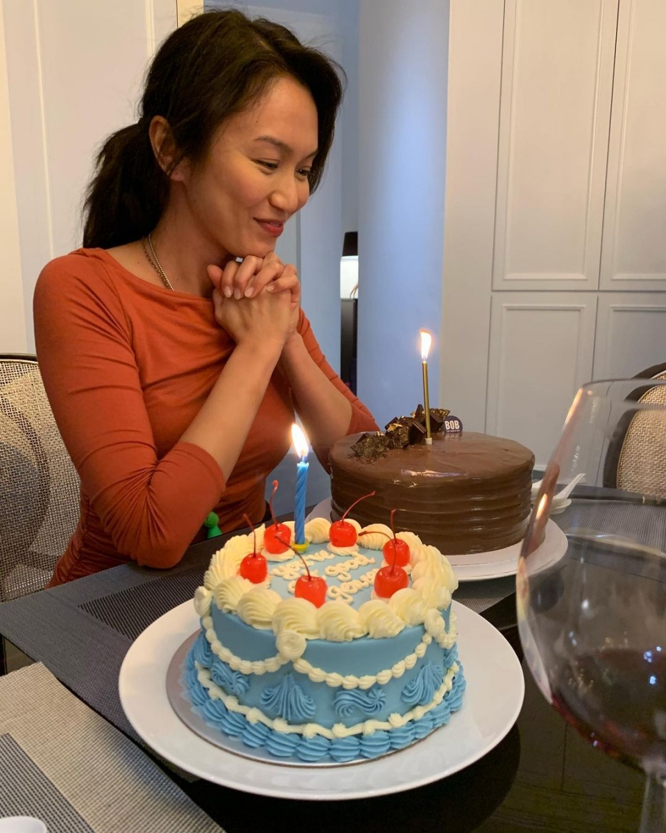 在老婆生日这天，戚玉武带着老婆享用中西合并的高级餐点