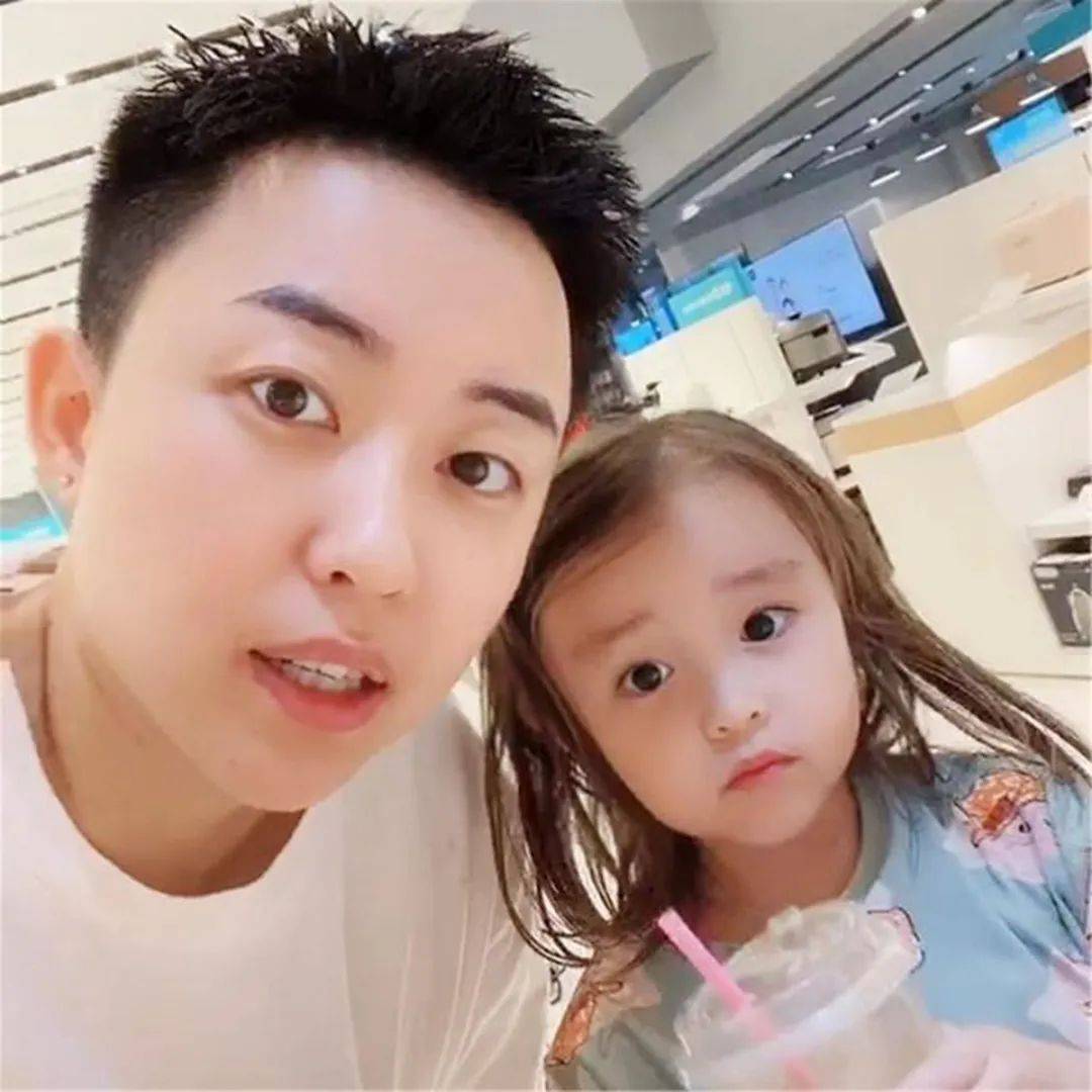 家书是妈妈一字一句的爱，是父亲的忠告也是母亲的碎碎之念