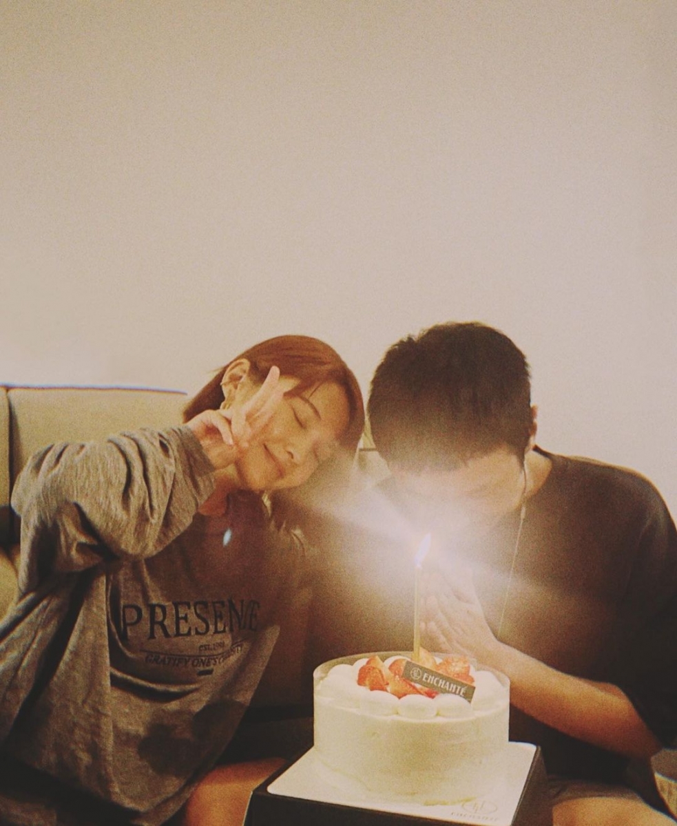 认为艺人谈恋爱就是在做亏心事和历任前男友谈恋爱都不敢牵手