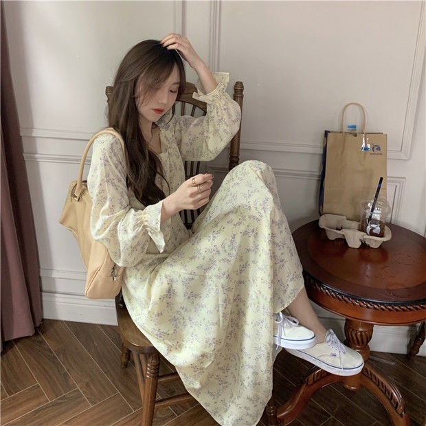 即使是碎花设计也不会过于高调,属于低饱和度的颜色所以还是很日常的~