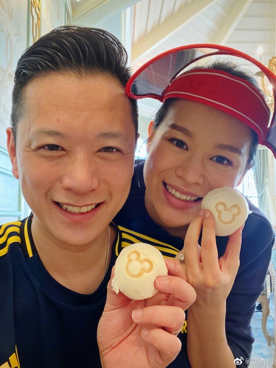 胡杏儿还差大赞老公内心很强大,而且两人很多地方很搭,在一起很舒服。