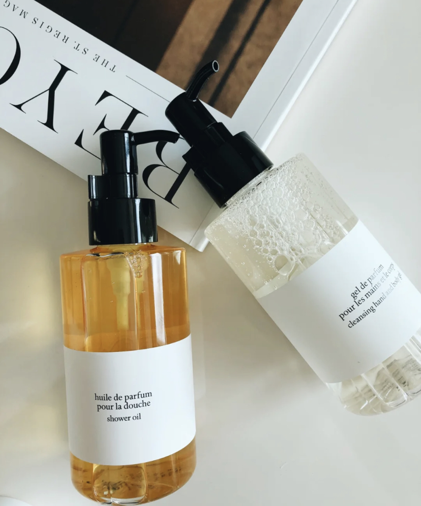 这个沐浴油的质地很清爽不厚重,遇水乳化后就会有细腻的泡沫,深层为肌肤保湿补水!