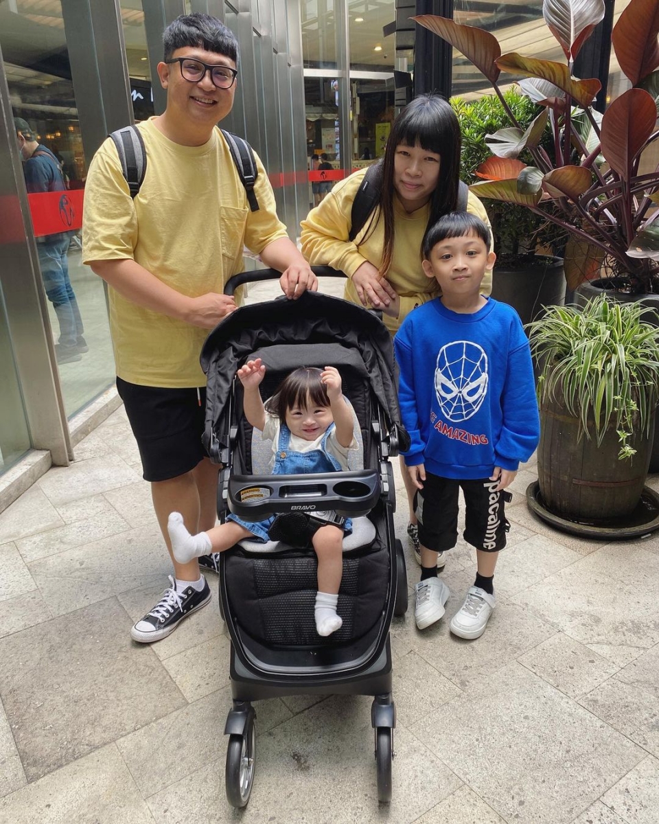 阿轩的 8 岁生日,伟鸿在家简单地搞了一顿火锅大餐