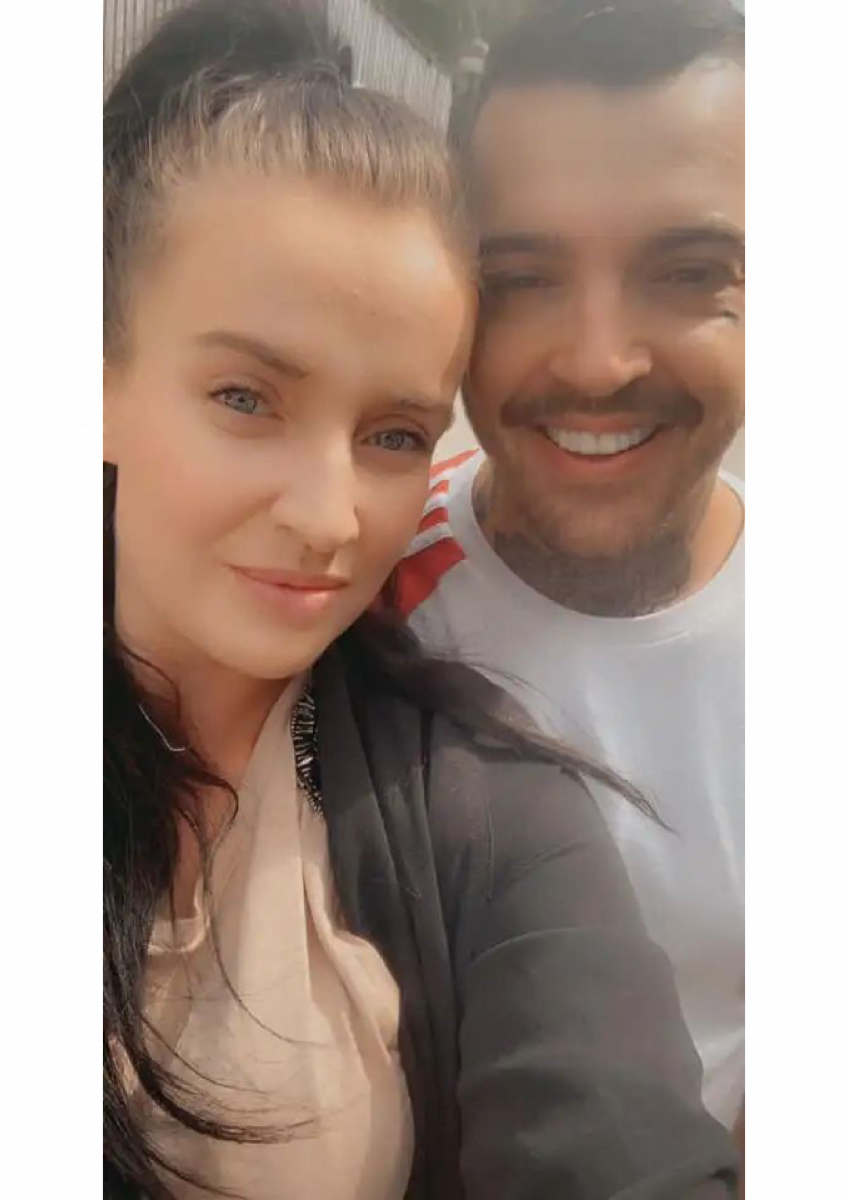 英国传媒报道有一位29岁男子Tony和28岁伴侣Lorna收留22岁的乌克兰难民Sofiia后，Tony竟然抛妻弃子，决定和Sofiia私奔，瞬间引起网民热议！