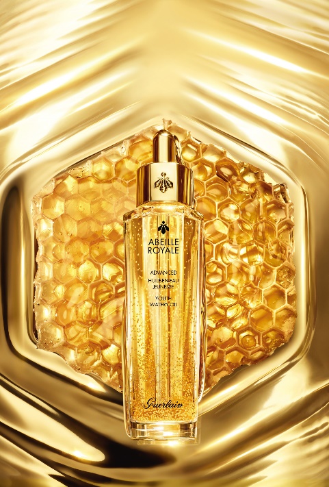 内含金黄色微珠给人一种贵妇级护肤感