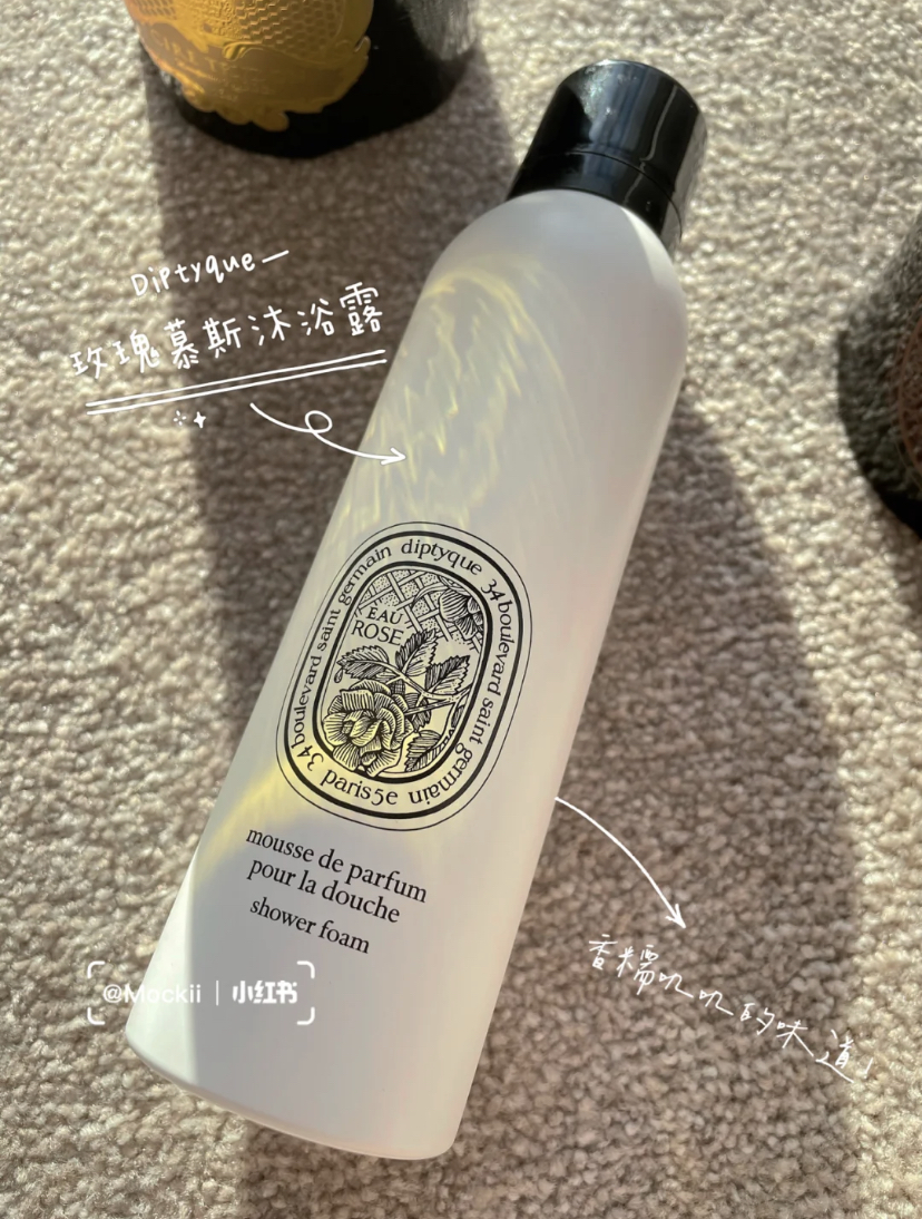 这是一款非常特别的慕斯沐浴露,轻轻挤压就会获得绵密的泡沫,用它洗澡更有仪式感!