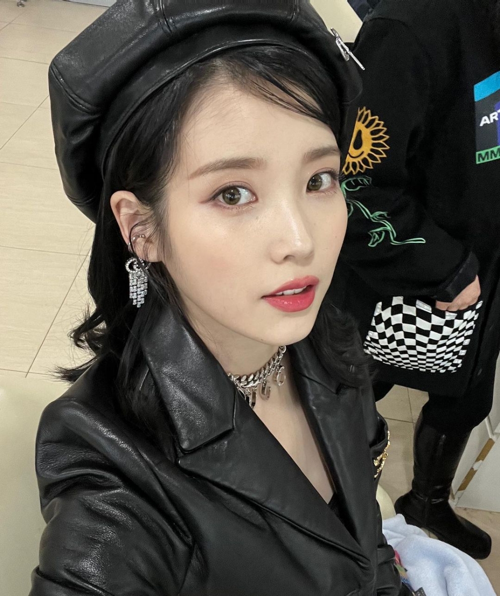 IU这一句「我除了钱什么都没有」,也让不少粉丝笑言这句话由她说出口完全不奇怪~