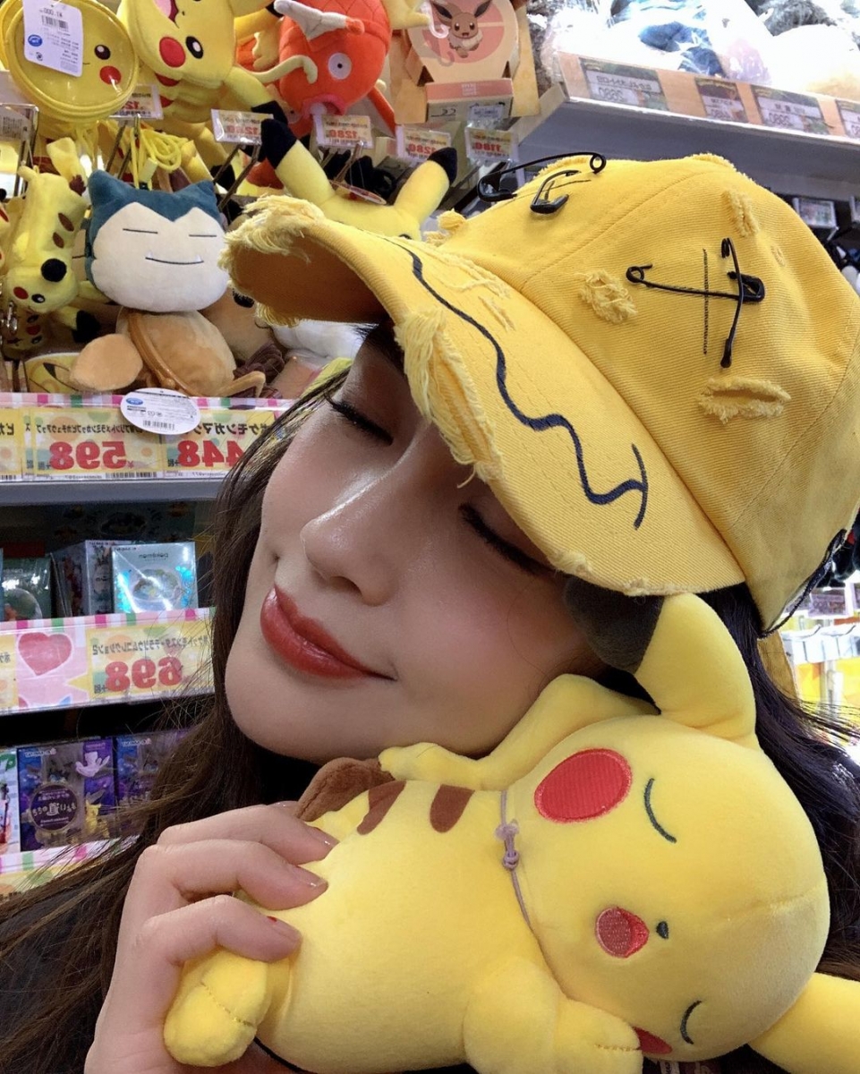 对此,许多网友得知后也纷纷留言表态支持Angelababy。