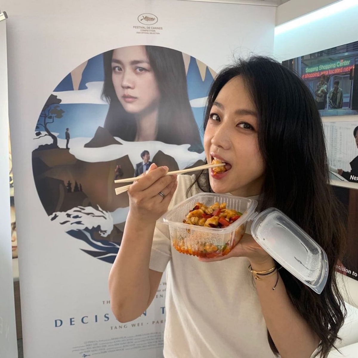 汤唯事后也再度向雷佳音表达歉意。