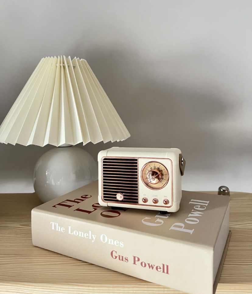 很方便携带出门随时用来听歌,音效也是非常好播放时特别流畅不会卡顿。