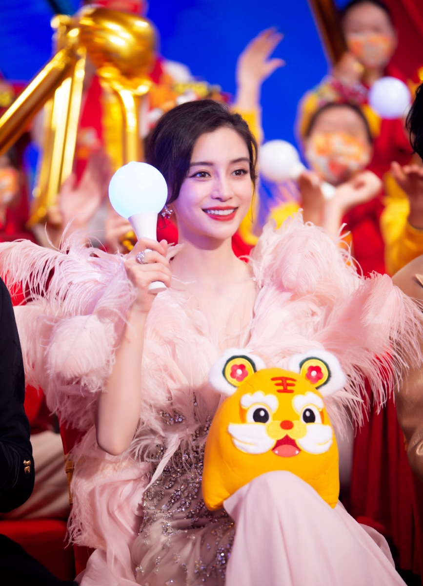 不少网友看后都大赞她是好妈妈「感情也太好了 多陪陪宝宝」