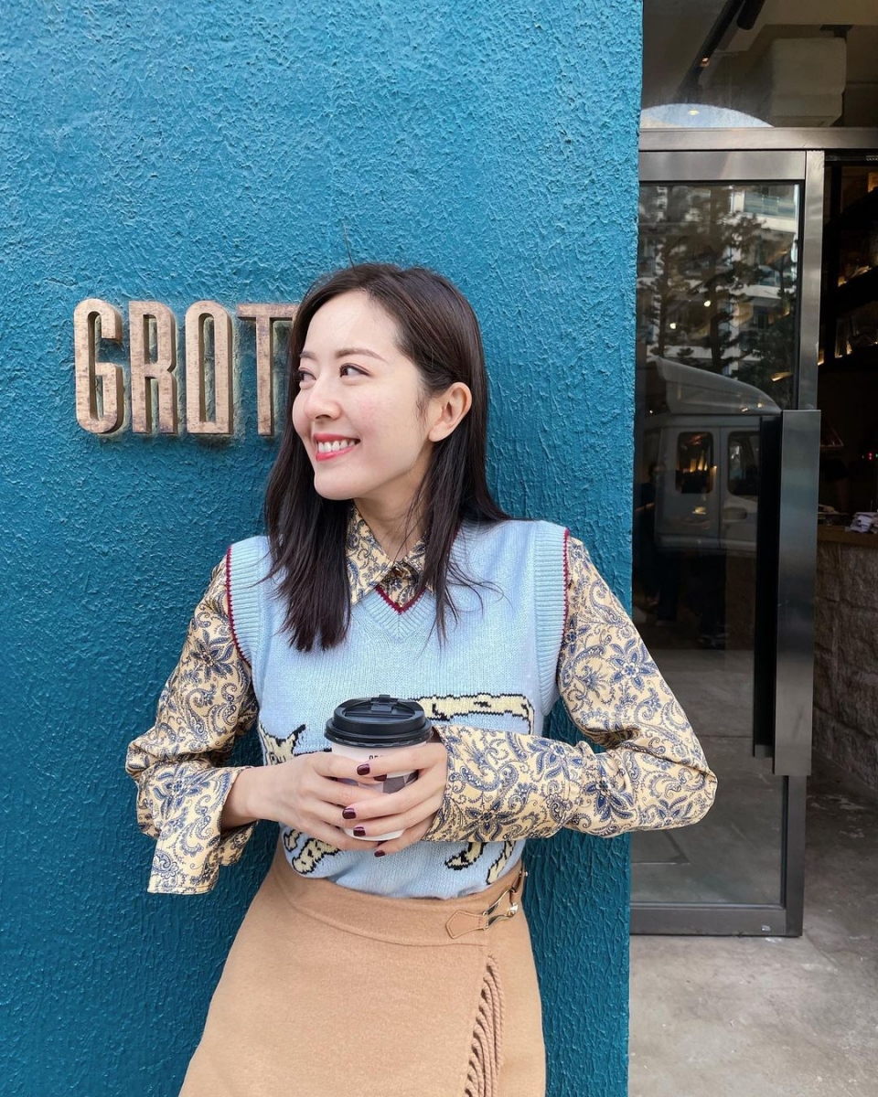 不过她不认为女生懂得撒娇就可以得到男人的心，因为第三者总有可能会出现。