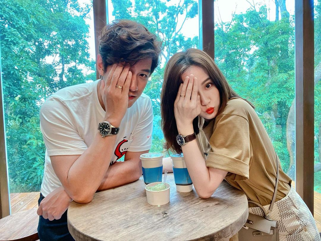 两人因恋爱真人秀《女儿们的恋爱》而相识,交往至今2年多,最终修成正果~