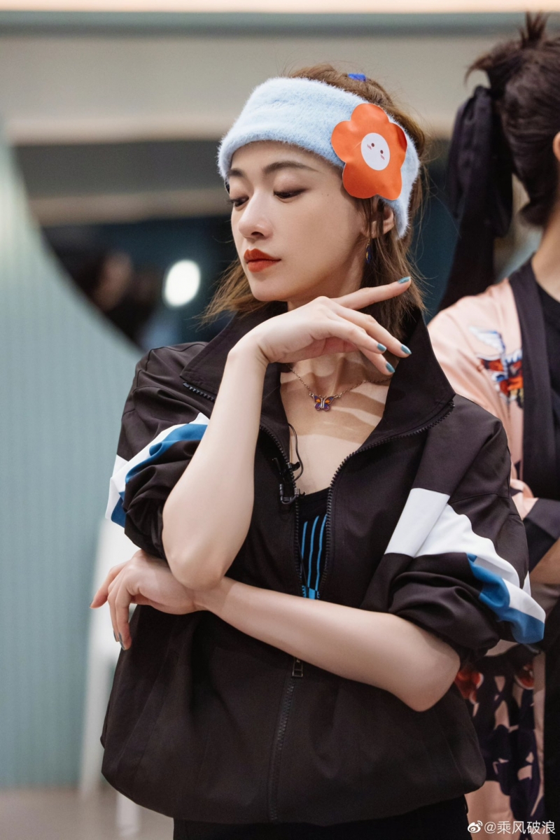 「我觉得也是很多的观众,还有去追剧的人,然后可以通过他们的评论一些质疑,刚好给我一个鞭策的方向」