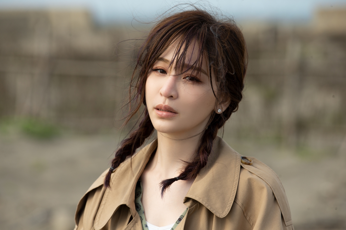 「不过,在爱情中受伤没什么不好,跌倒过才会有成长吧。」