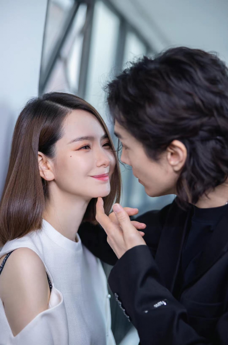 选择在“527” 官宣是因为想表达 “我爱戚” 意思