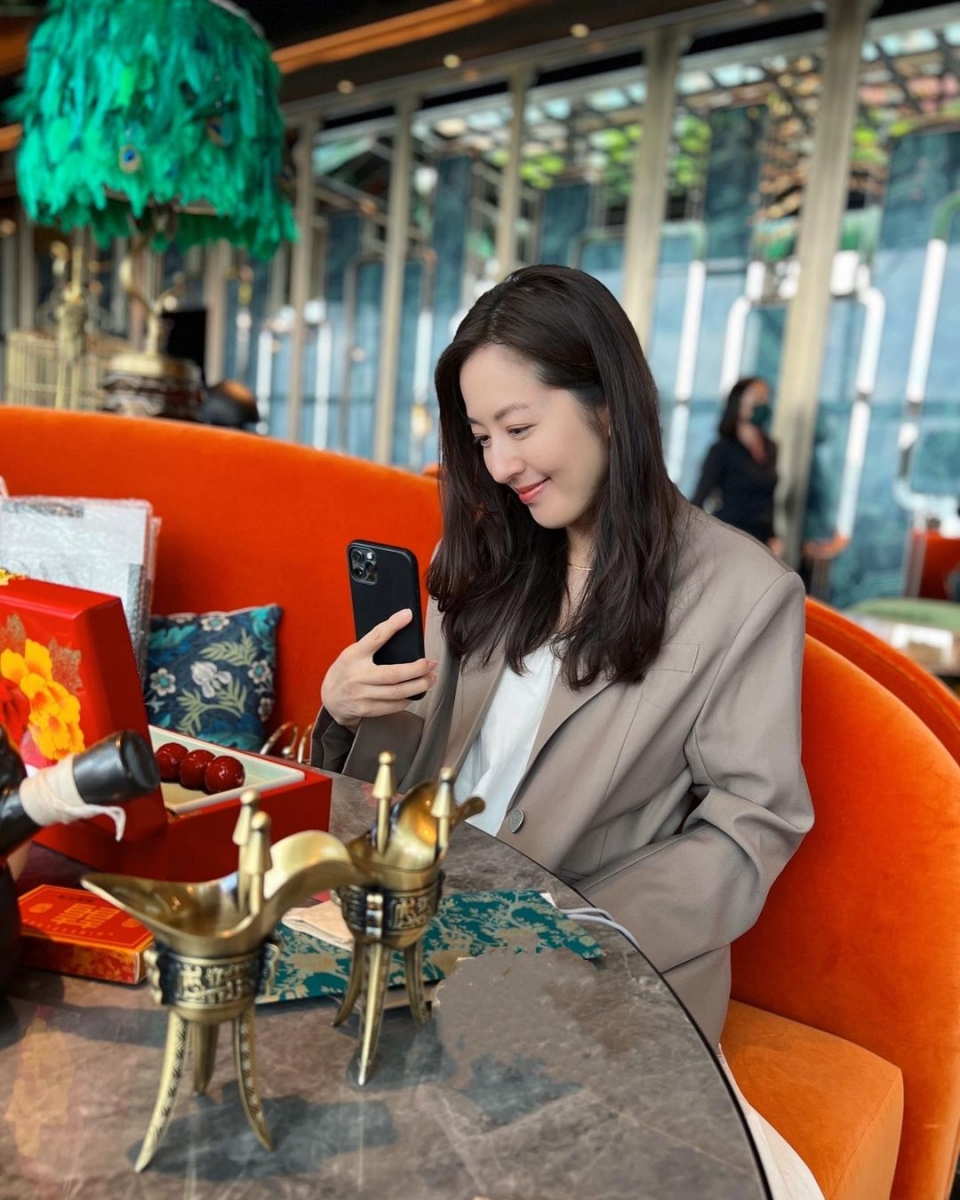 她更表示没有一个女人可以忍受另一半出轨，并奉劝大家千万不要去找出轨证据！