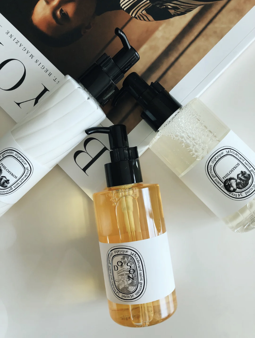 用沐浴油洗澡可以更加滋润,加强保湿让肌肤变得更柔嫩!