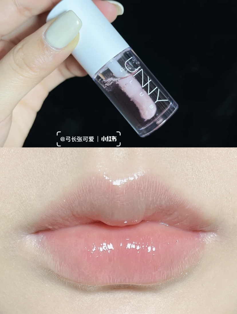 属于流动性强的质地，带有果香味和淡淡的粉色，上唇秒拥有自然的玻璃唇