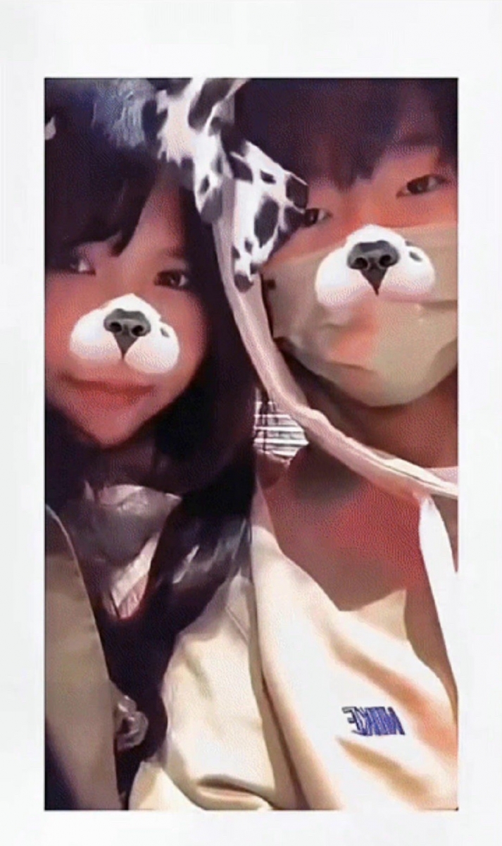 而其中也有不少网友对该名女生的衣着打扮、以及化妆等等展开“人身攻击”