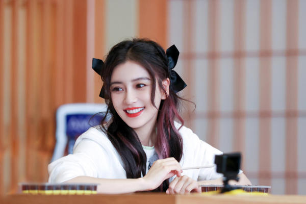 最近,Angelababy也被拍到和儿子一同出外游玩,没想到却意外遭网友怒骂?