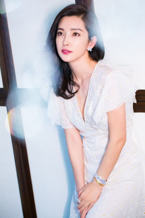 还有网友笑言「做她的外甥也是投胎投的好」。